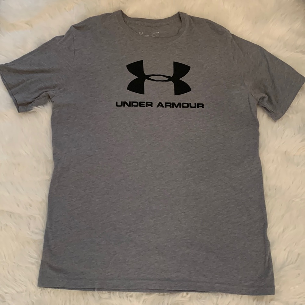 Under Armour Mens T-Shirt. Gray Graphic Tee. Size Large. Heatgear. Loose Fit